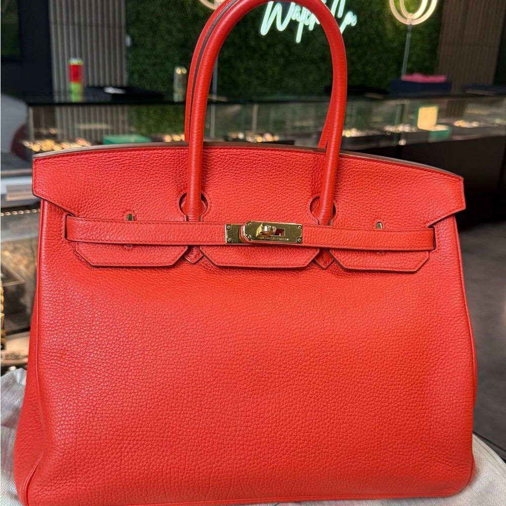 BIRKIN 35 
GOLD HARDWARE 
BEAUTIFUL REDISH ORANGE 
FULLY STICKERED HARDWARE